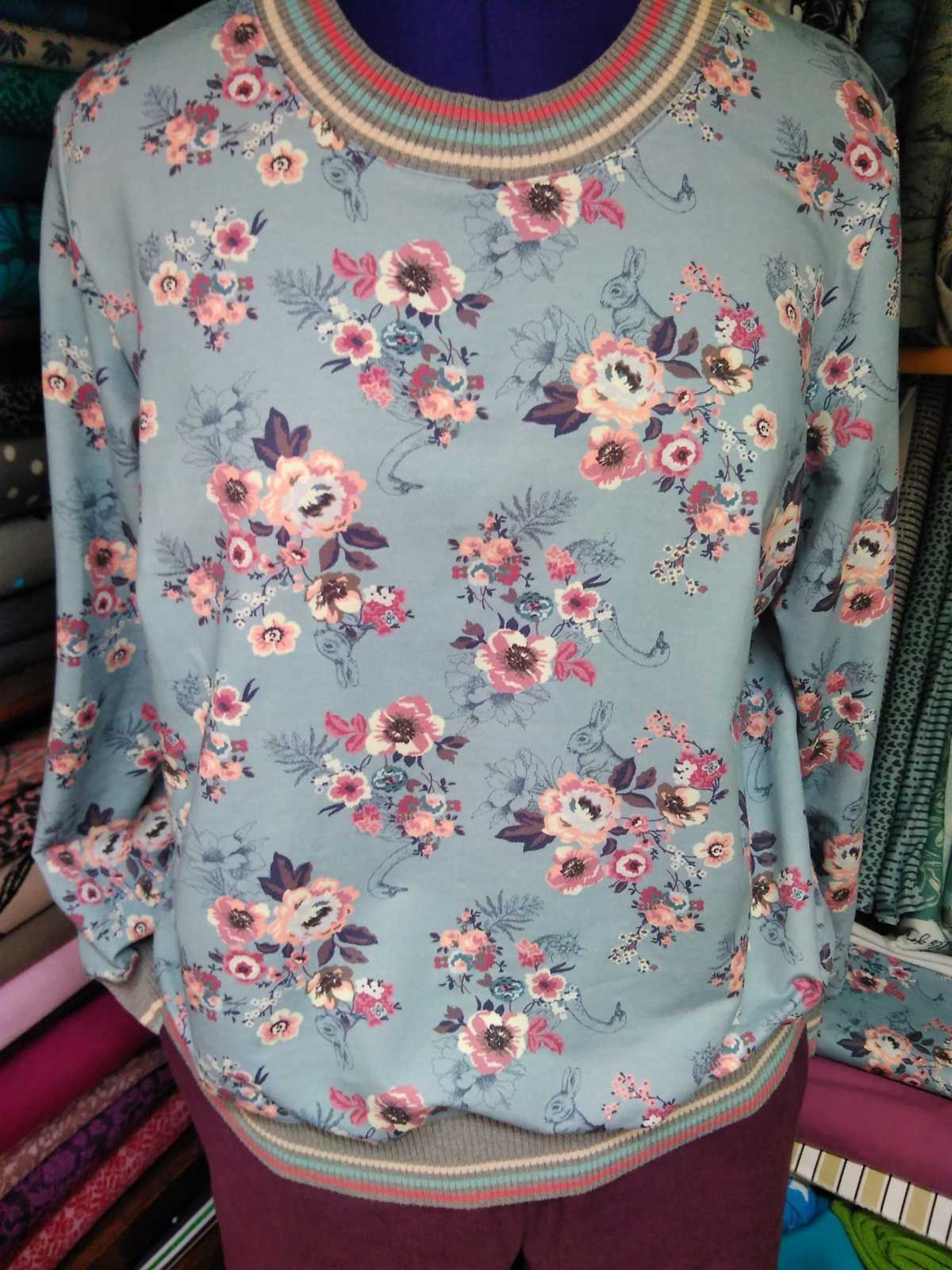 Oberteil mit Blumenmuster, bei Moni's Stoffparadies erstellt