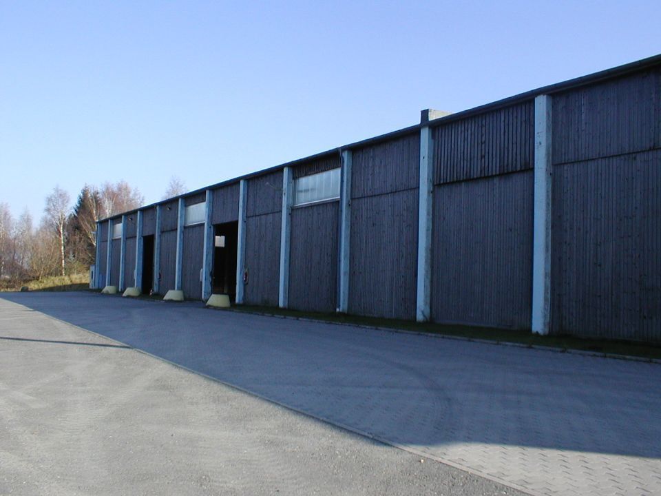 Große Garage von außen