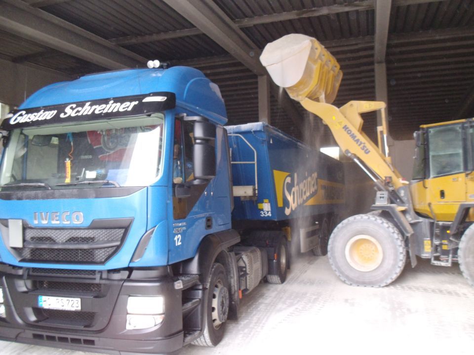 Großer blauer LKW