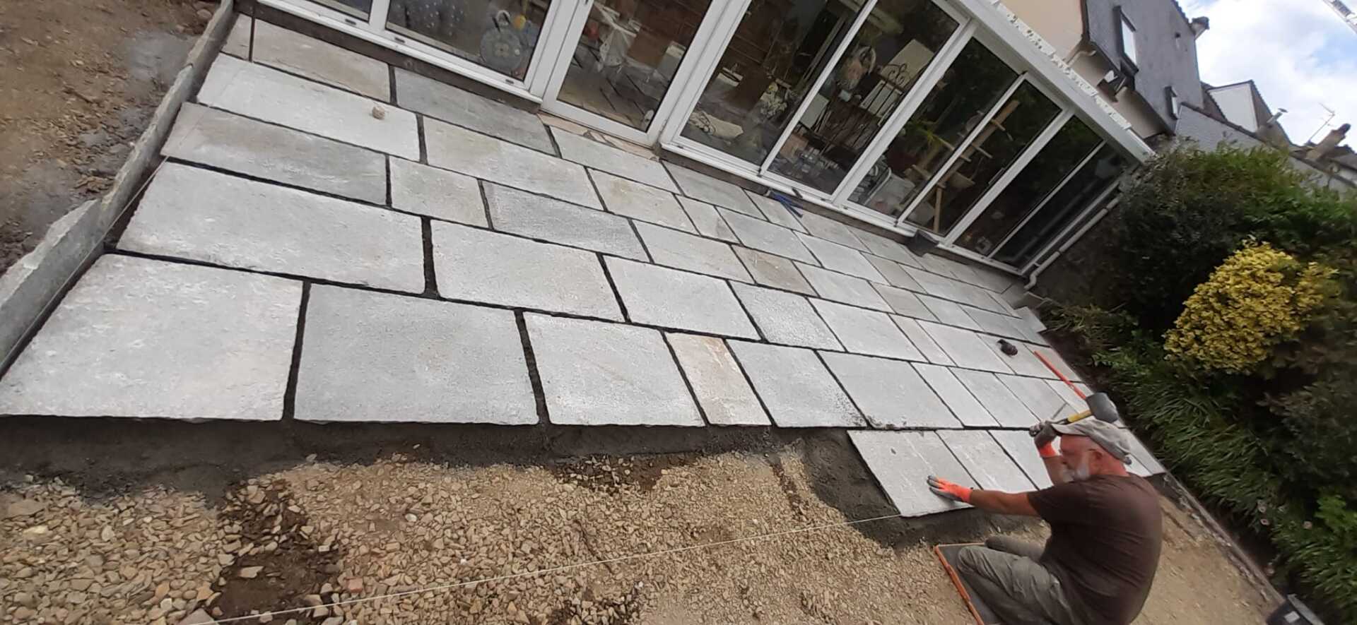 Construction d'une terrasse en cours