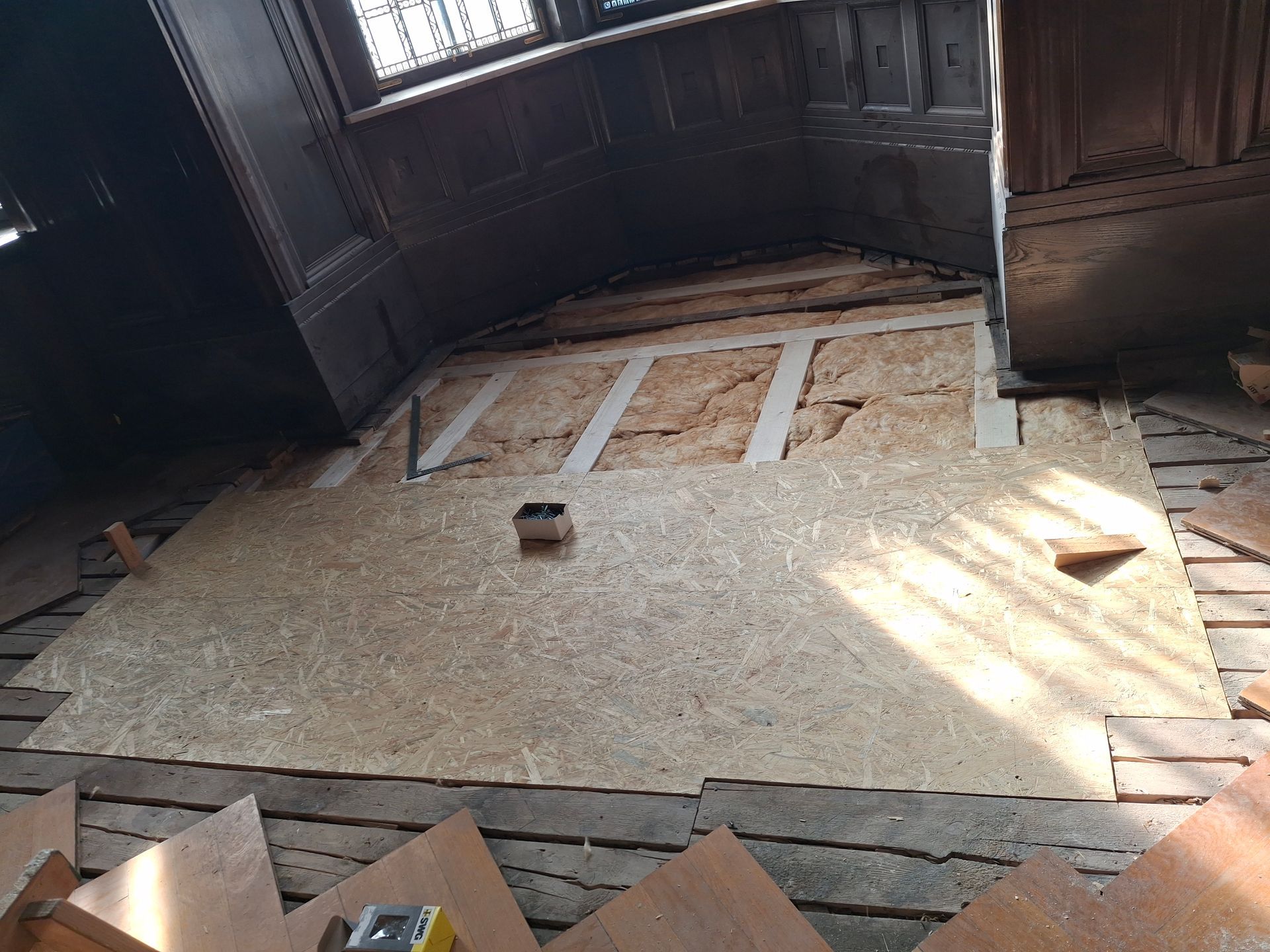 Parkettsanierung: Als Parkettunterboden wurde Flächenbündig USB-Platten montiert.