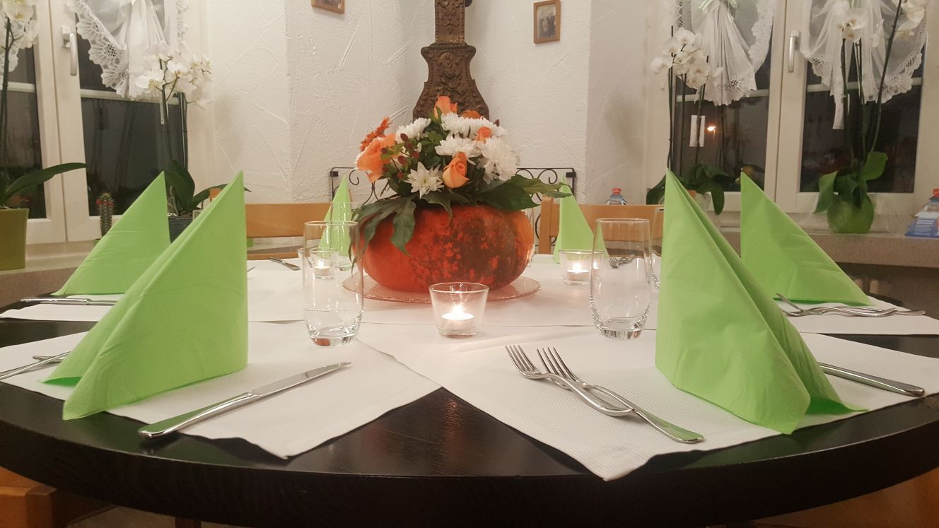 Tischdeko Runder Tisch - Restaurant De Finibus Terrae