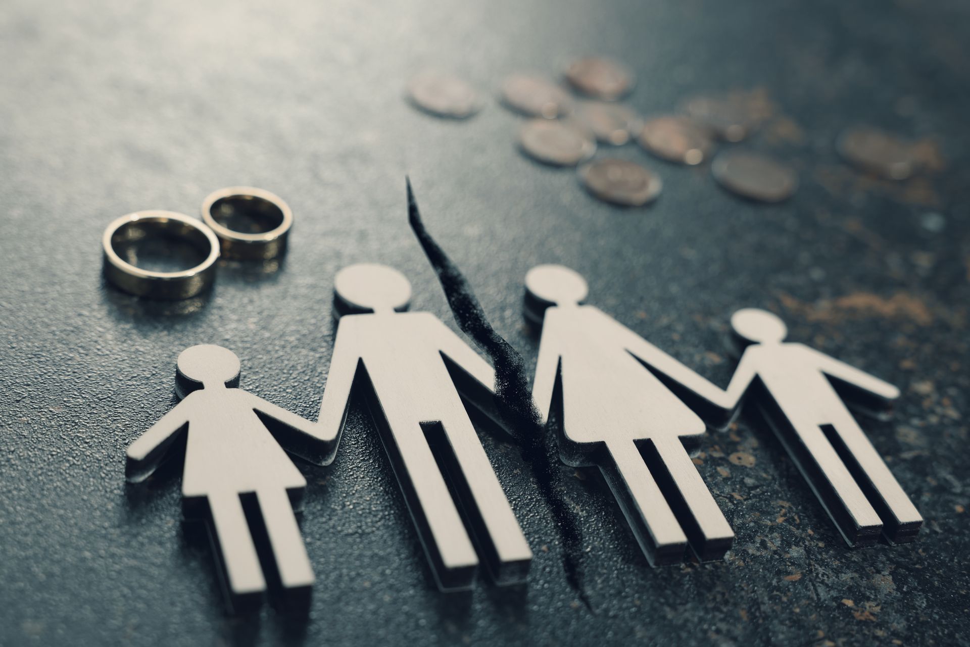 Une famille, une fissure, des alliances et des pièces.
