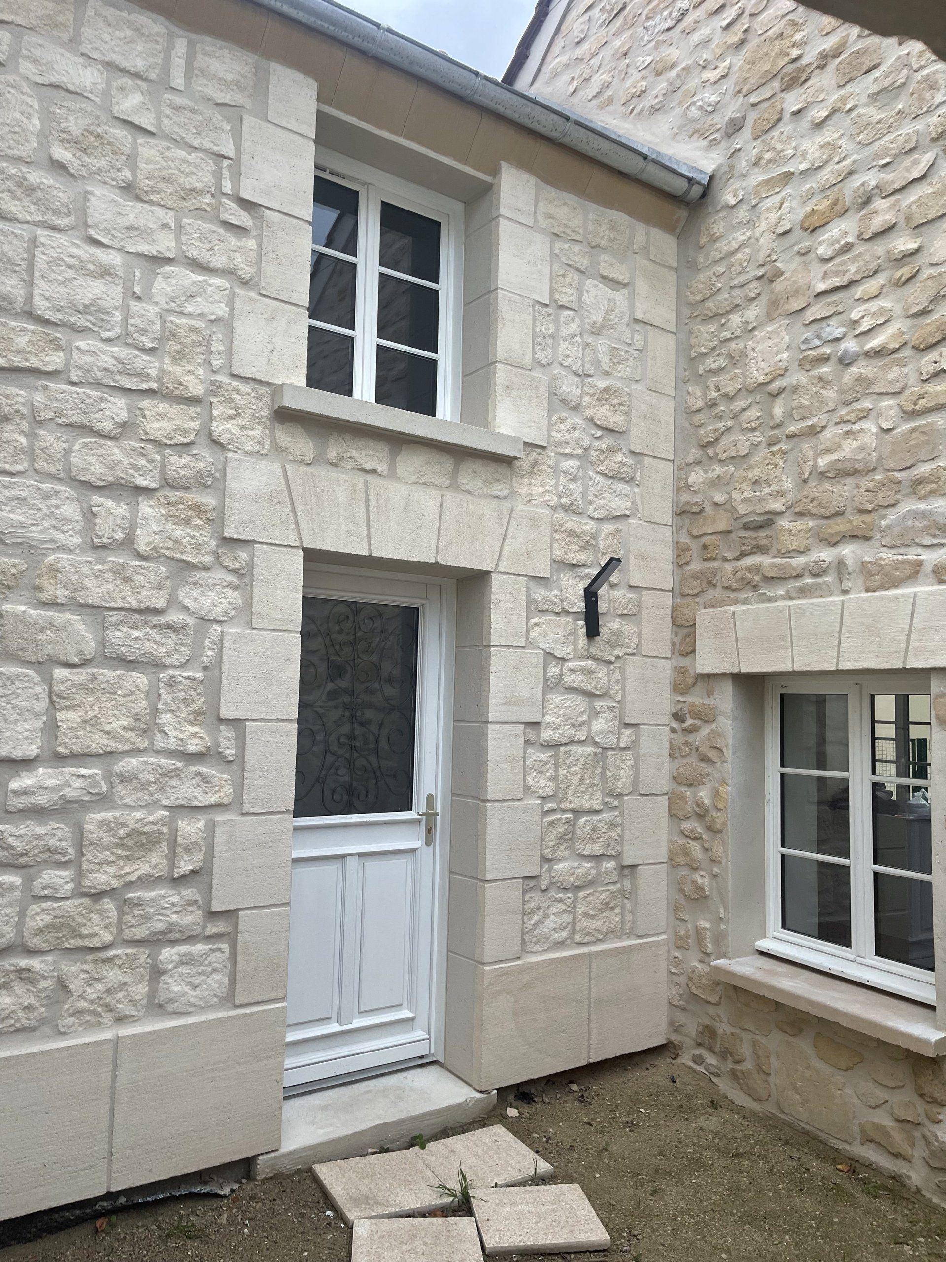 Maison en pierre nettoyée