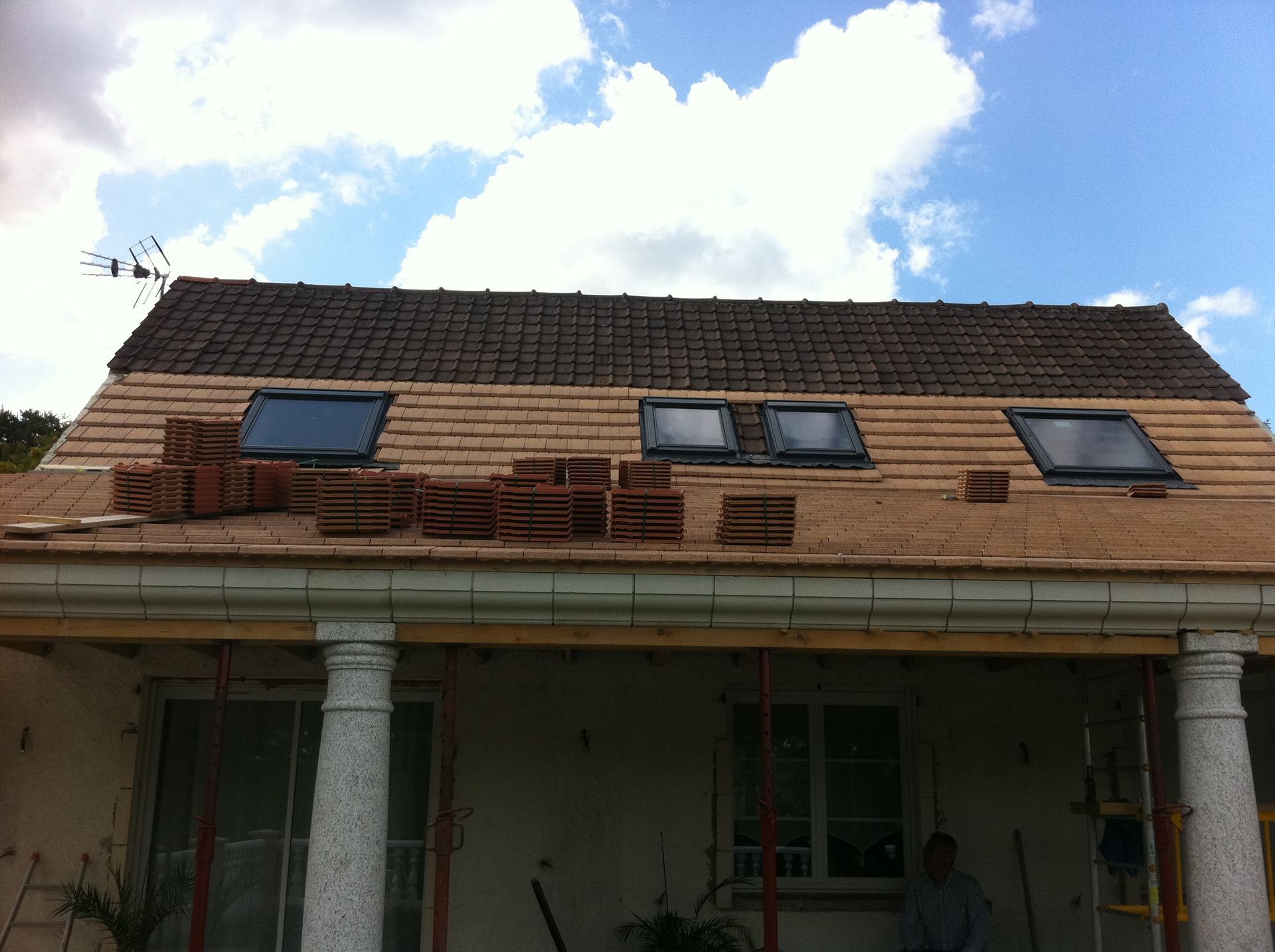 Pose en cours de tuiles plates