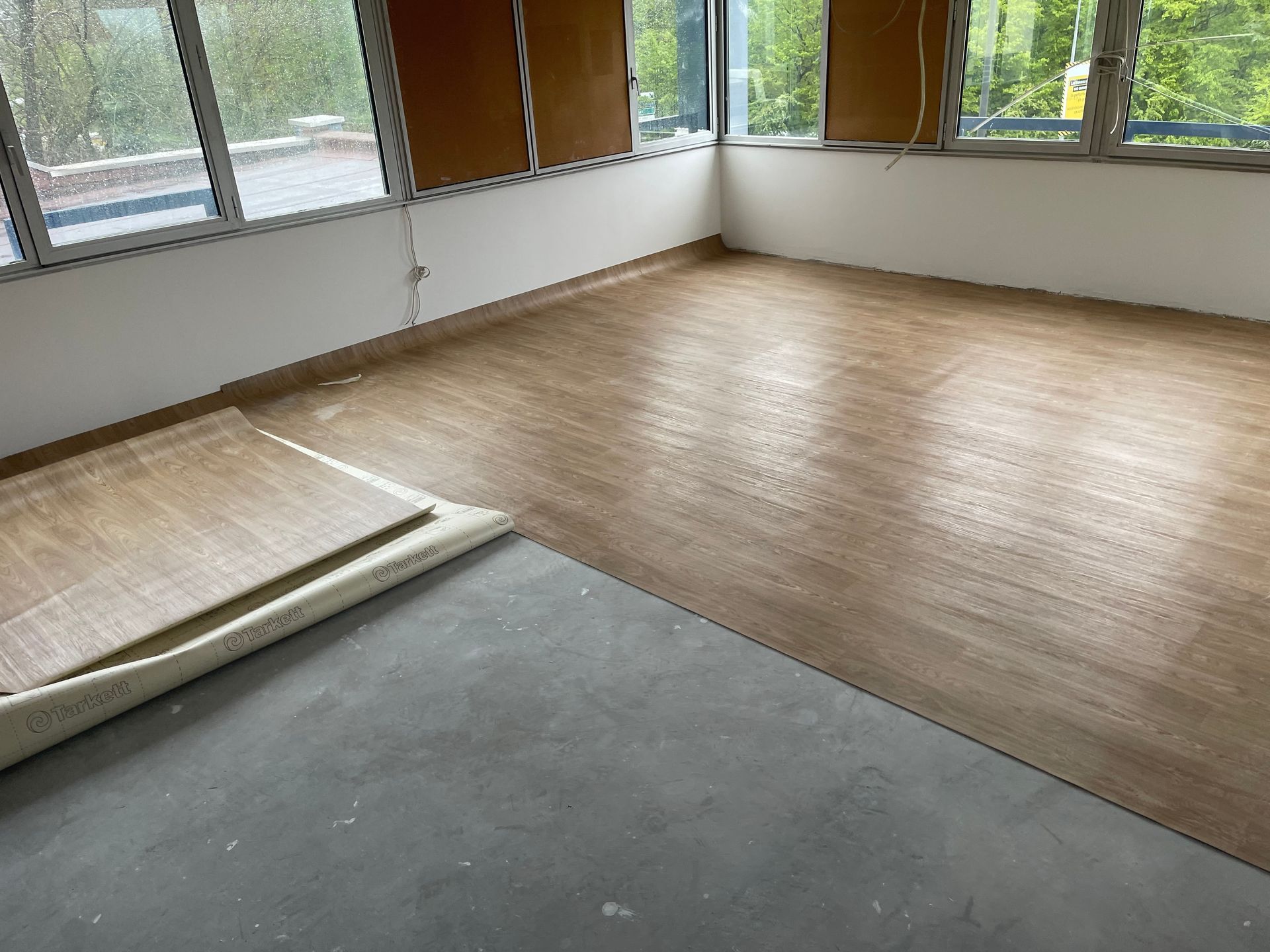 Pose de linoléum sur un sol ragréé