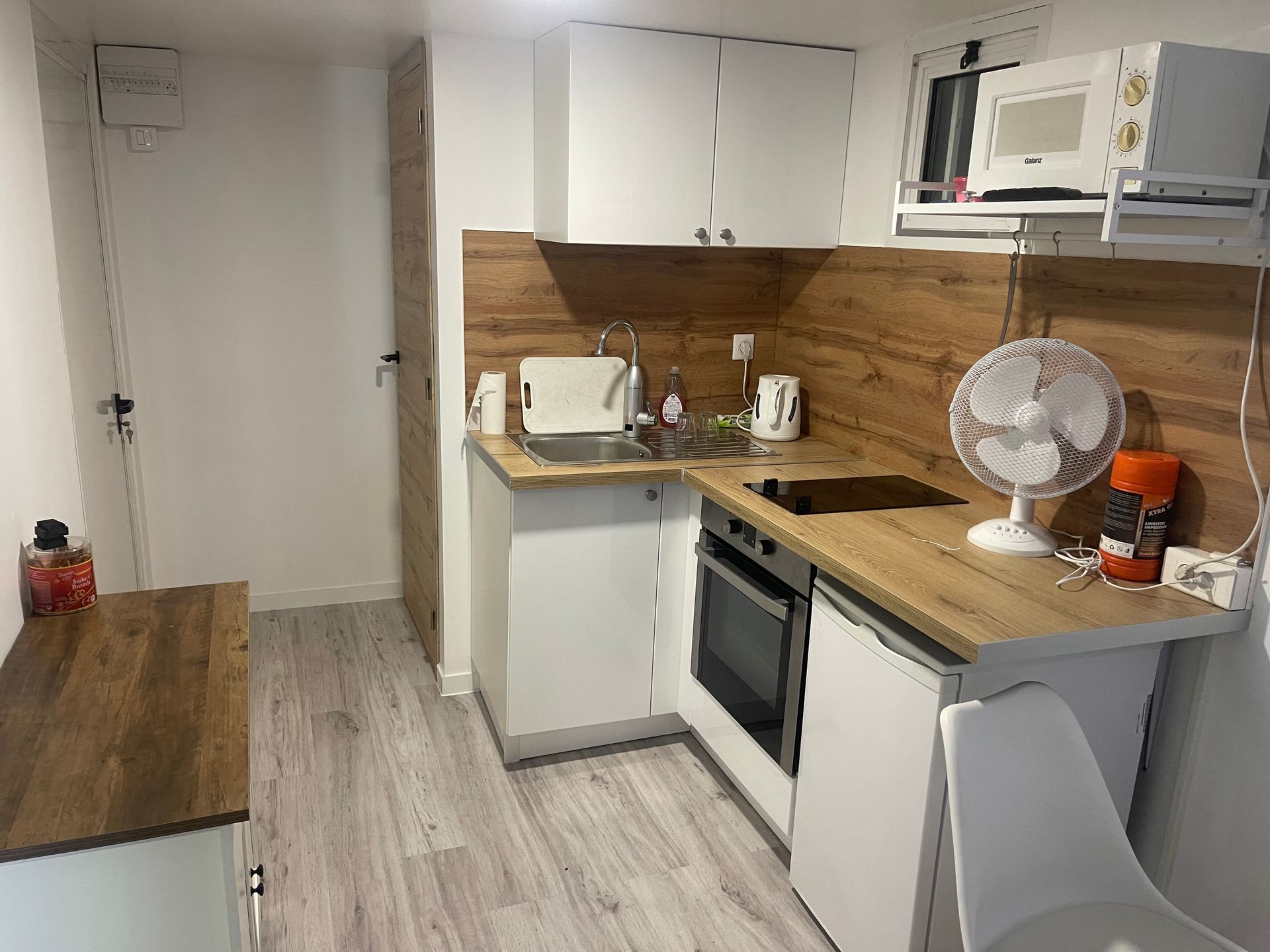 Plan de travail et crédence de cuisine en bois