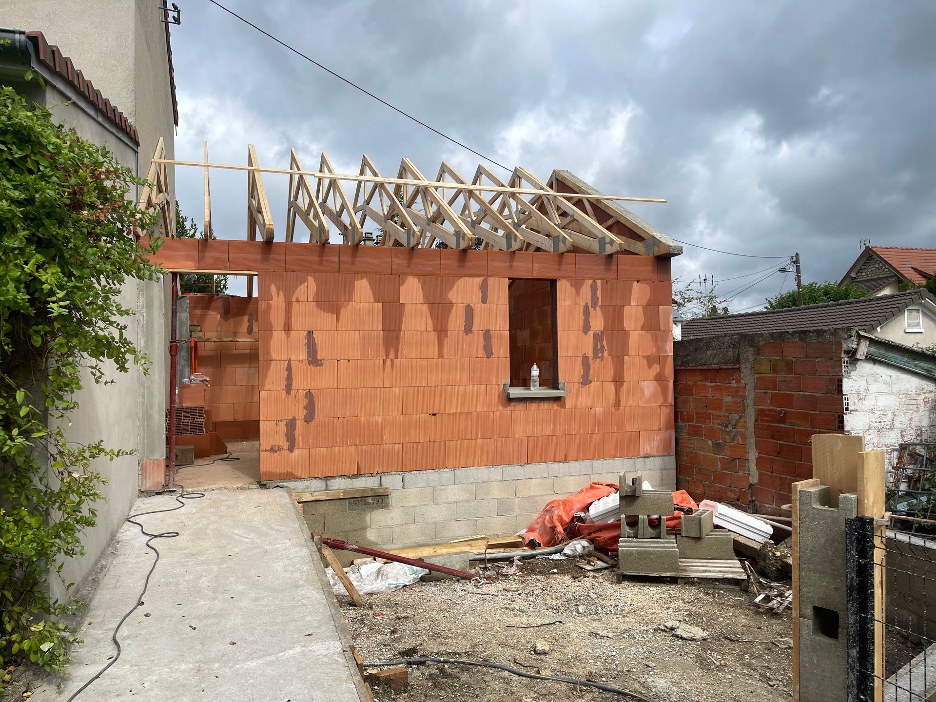 Pose de charpente fermette sur une extension de maison