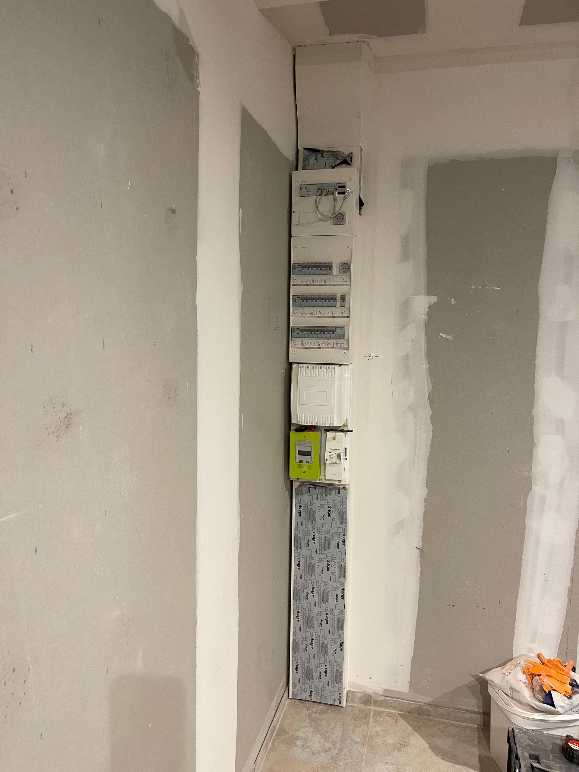 Tableau électrique, disjoncteur général et compteur Linky