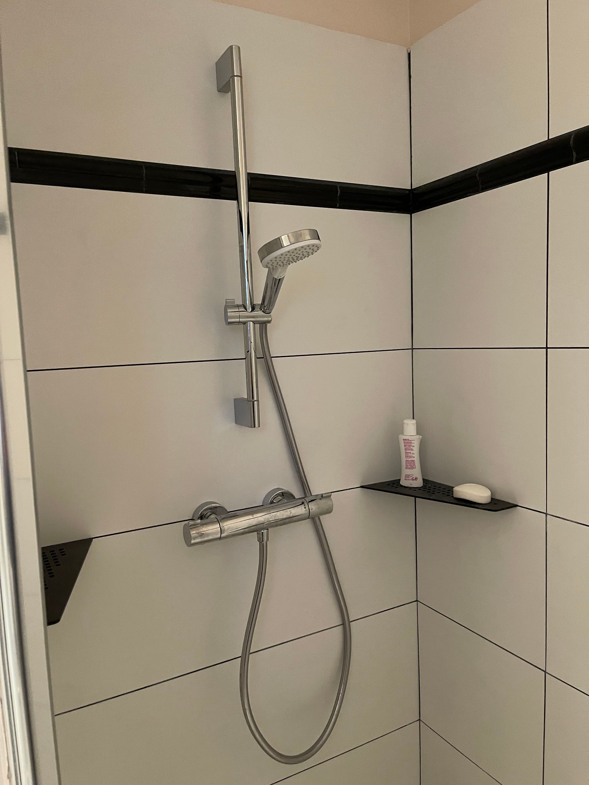 Colonne de douche avec mélangeur et pommeau