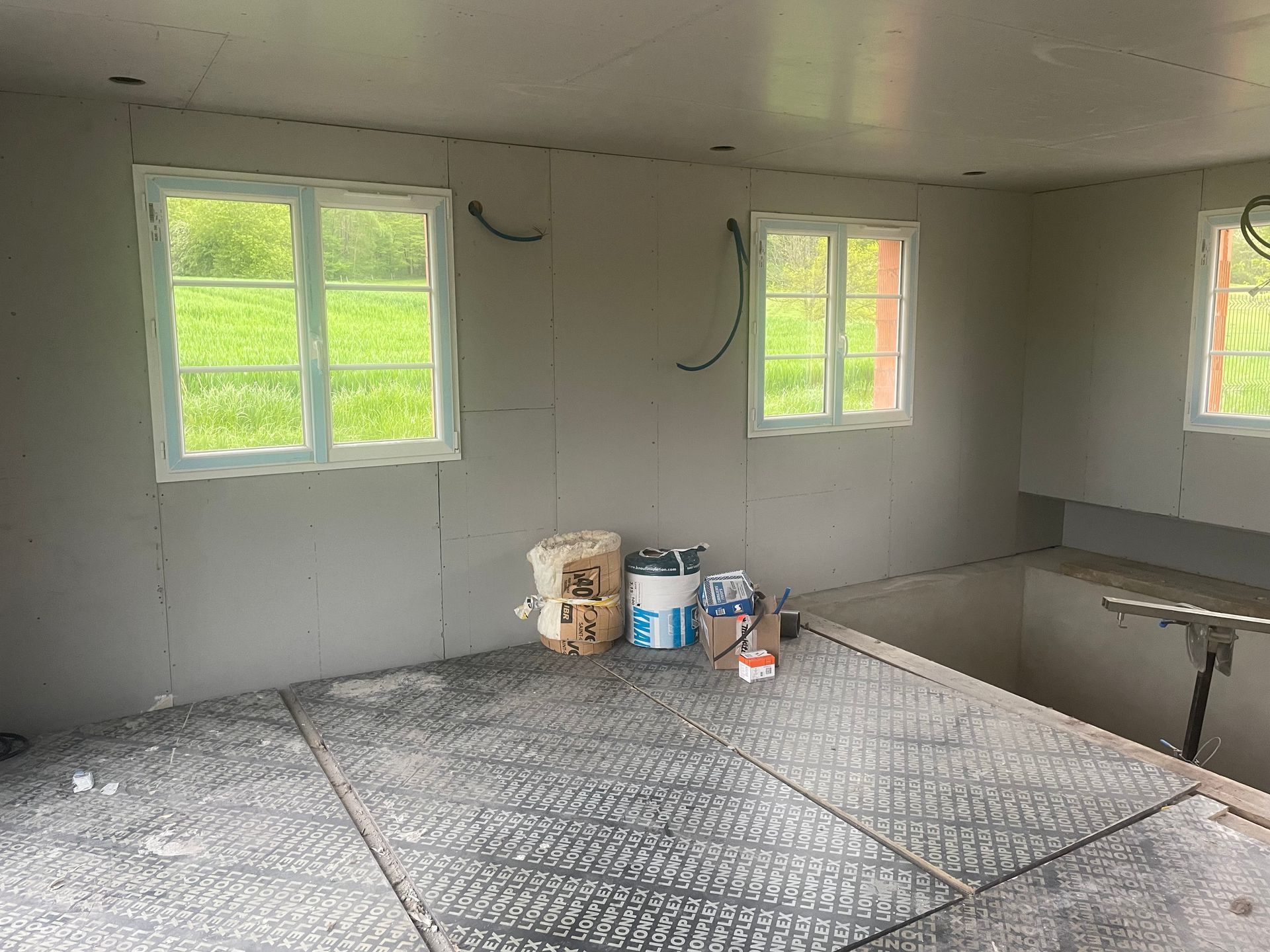 Plaques de plâtre murs et plafond avant les bandes