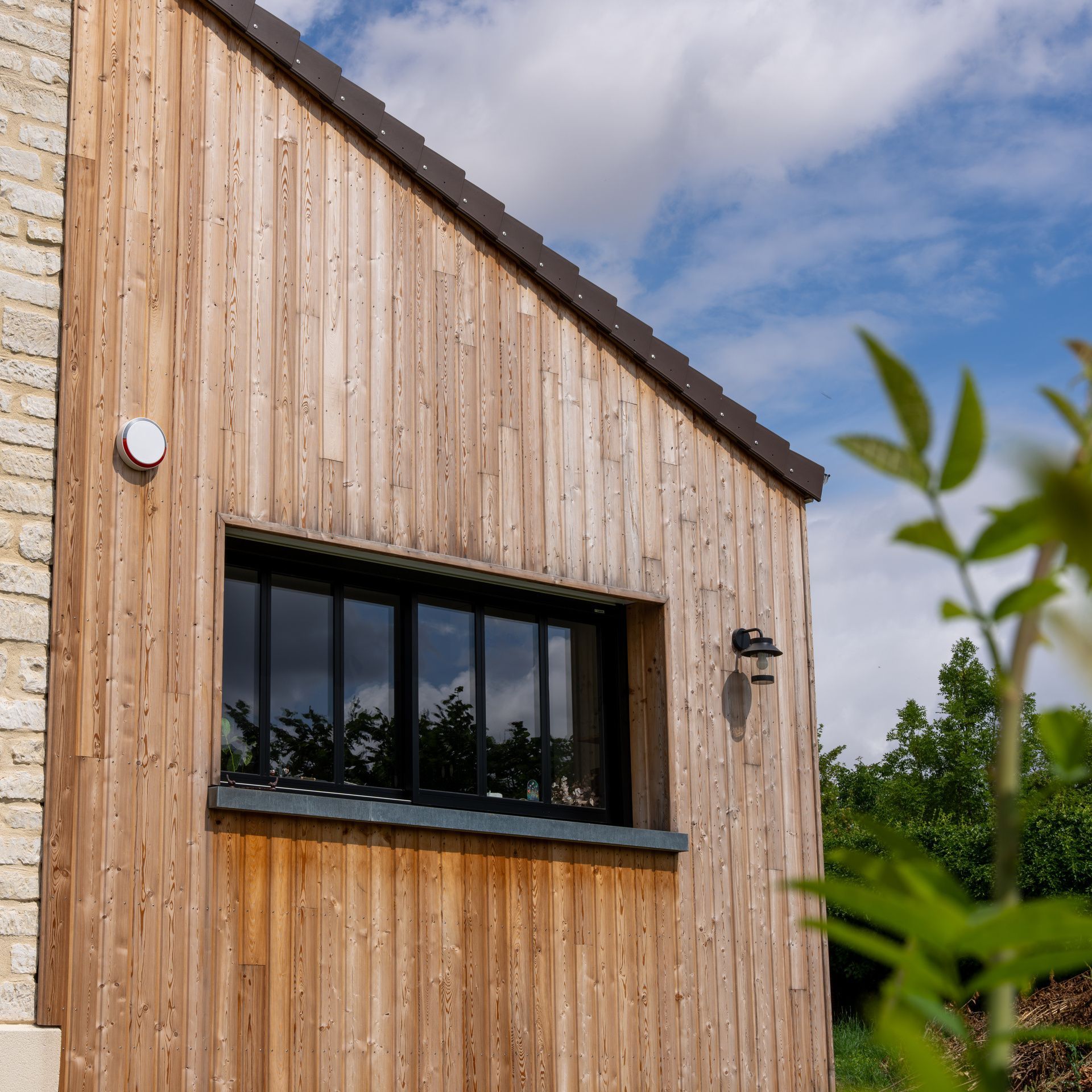 Extension de maison avec un bardage en bois