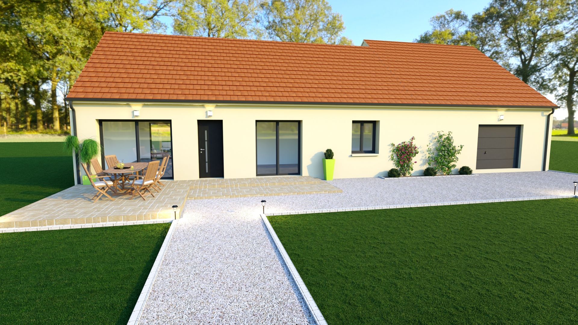 Maison de plain-pied beige avec toit rouge, terrasse à l'avant, garage et allée de gravier dans un jardin ensoleillé