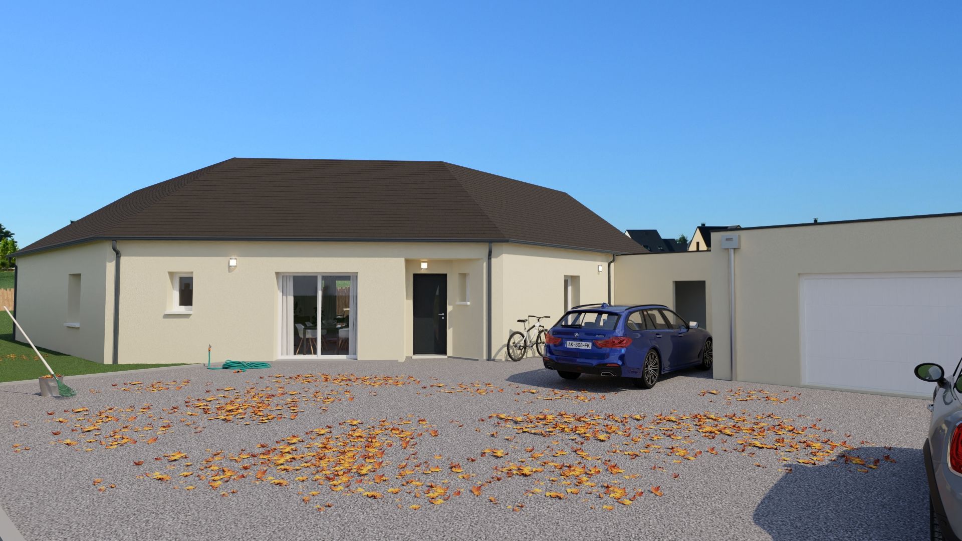 Maison beige de plain-pied avec un toit foncé, allée de gravier et voiture bleue garée dehors sous un ciel dégagé.