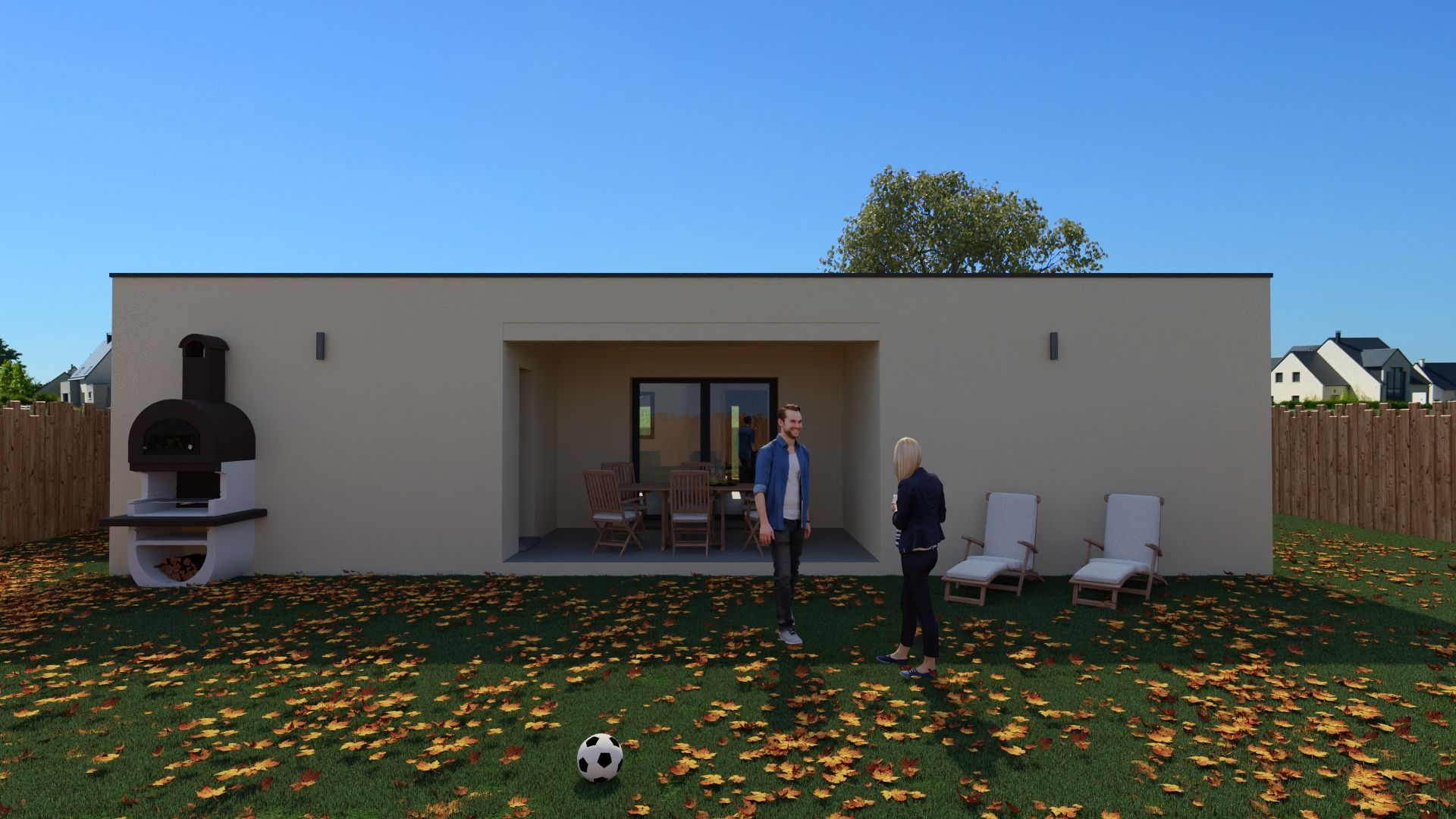 Terrasse arrière avec trois personnes, un barbecue à gauche, deux chaises blanches et un ballon de football sur la pelouse.