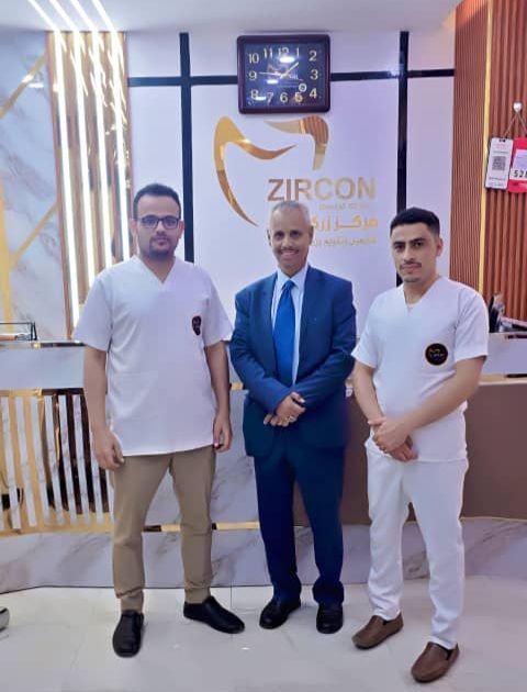 الدكتور حمود الصغير في زيارته لمركز زركون CAD CAM