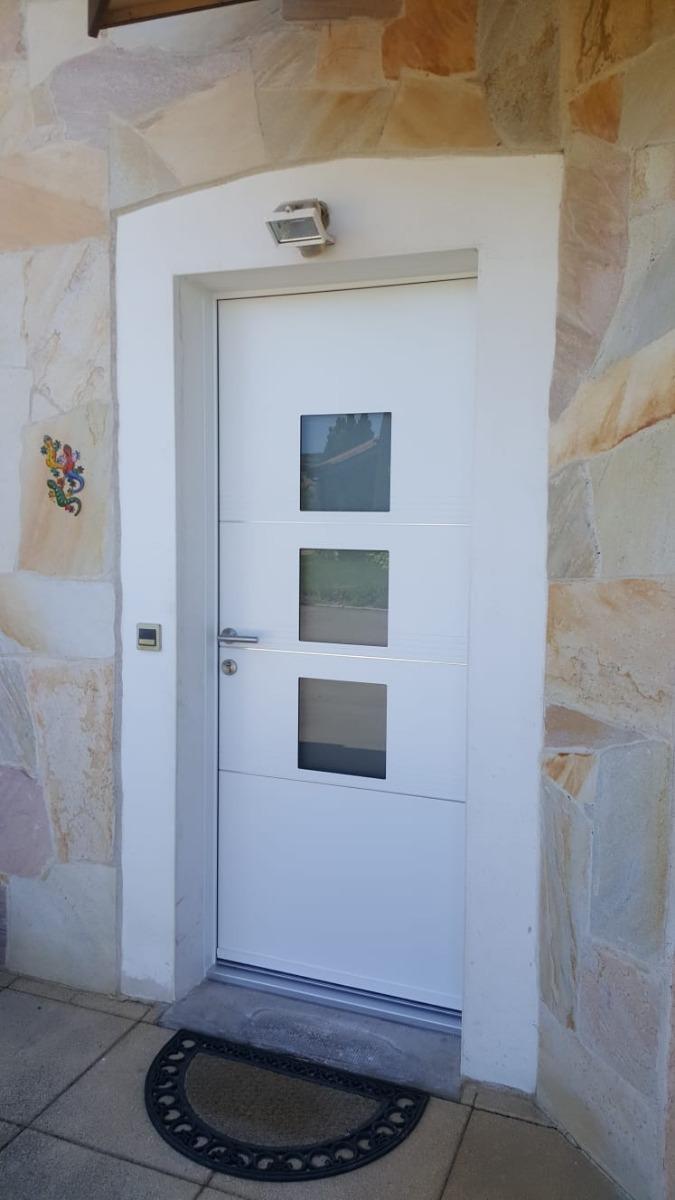Porte aluminium monobloc à Draillant vue extérieure