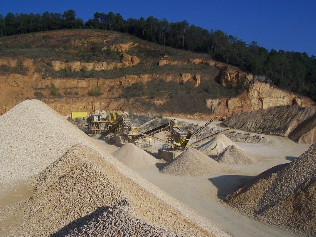 Une vue globale de la carrière de matériaux