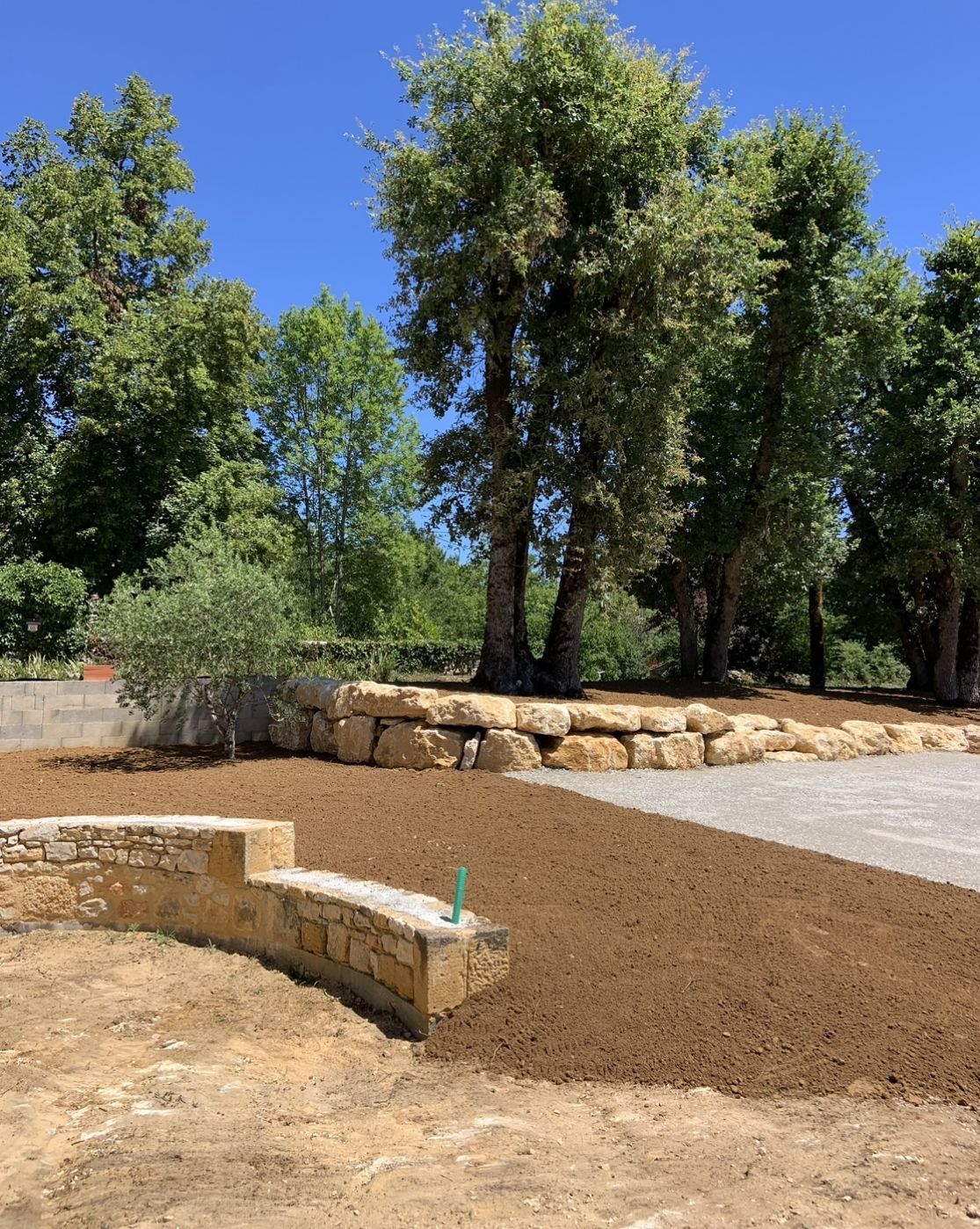 Enrochement dans un jardin public