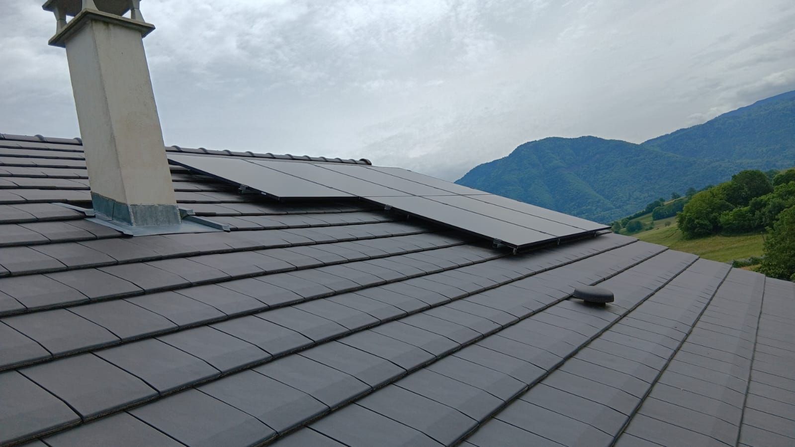 Sept panneaux solaires