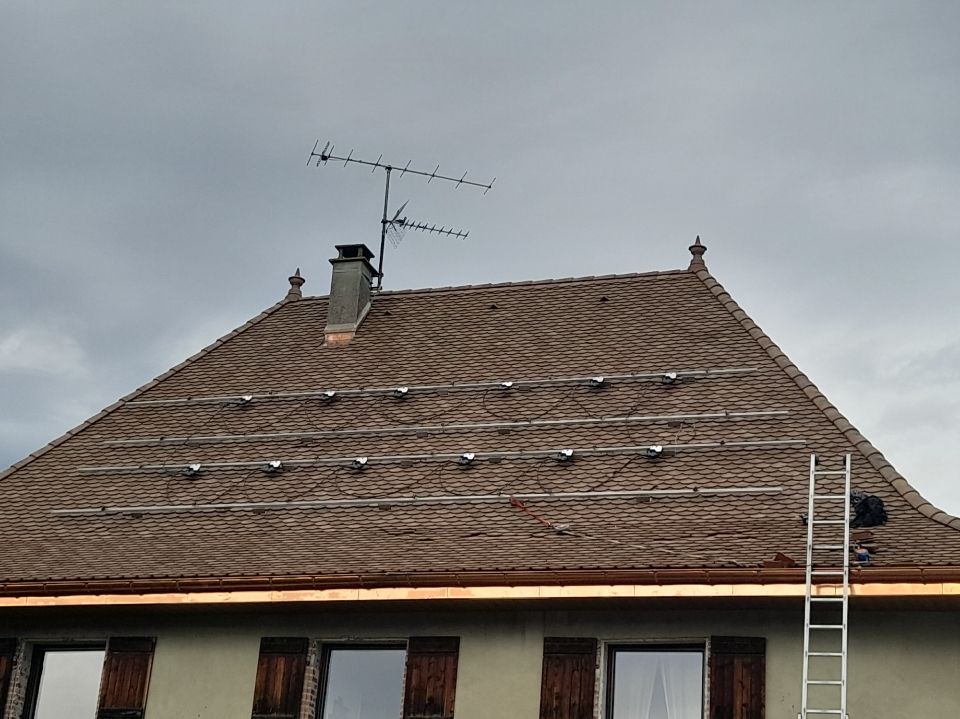 Toiture en tuile avec une structure en écailles