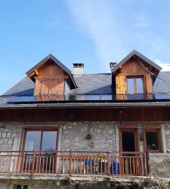 Toit équipé de panneaux solaires