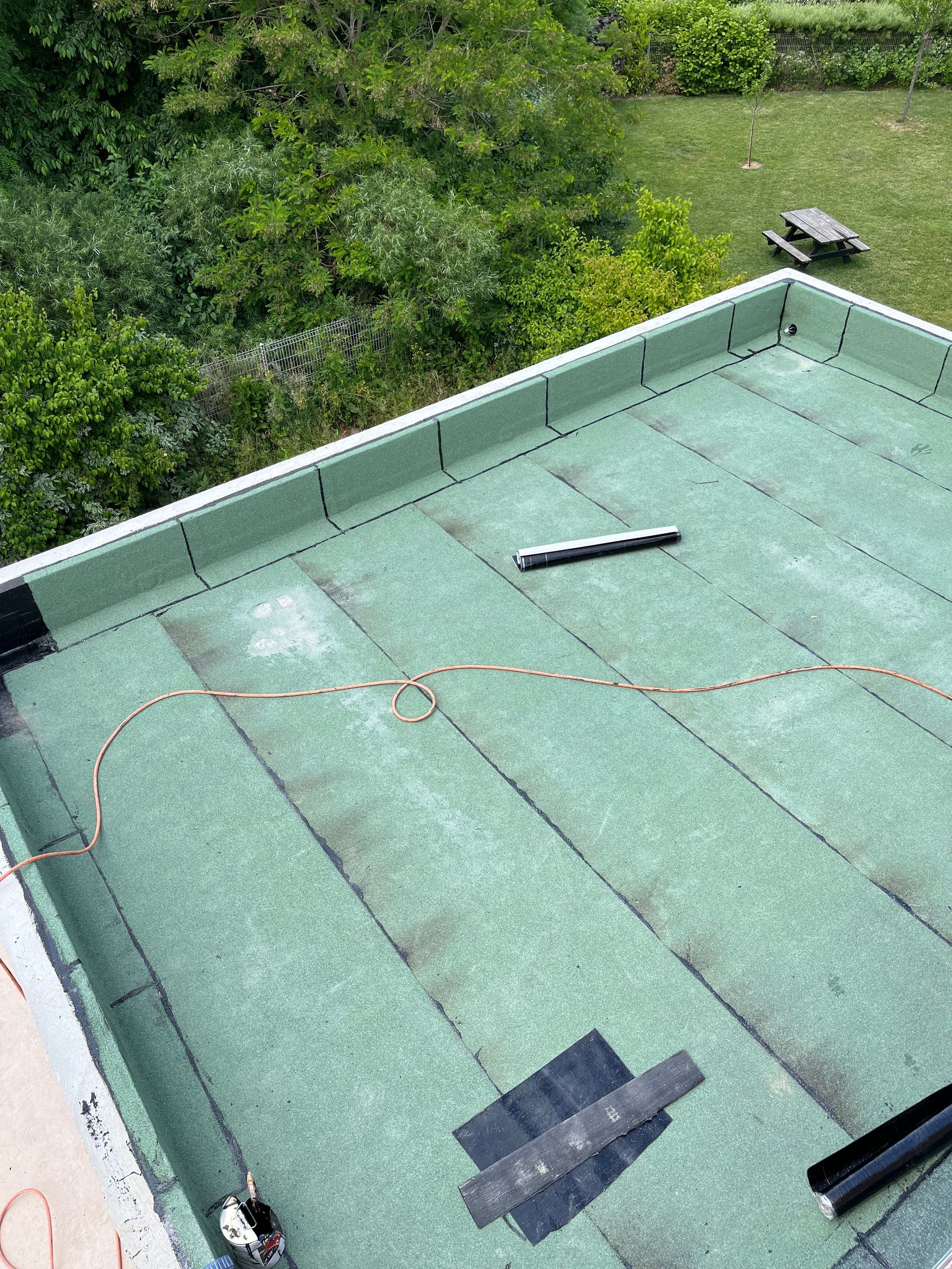 Début des travaux d'isolation d'une toiture