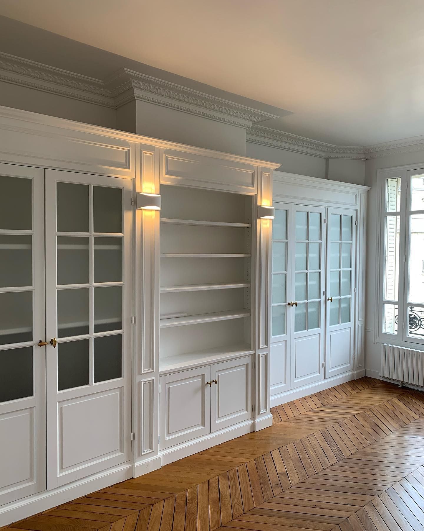Bibliohtèque sur mesure dans un appartement parisien