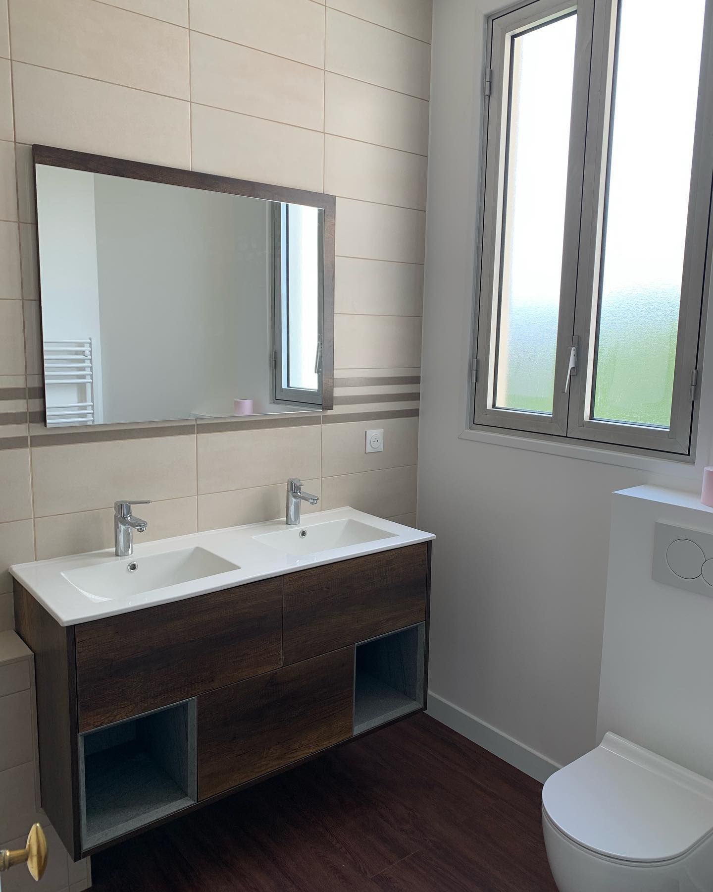 Double vasque dans une salle de bains