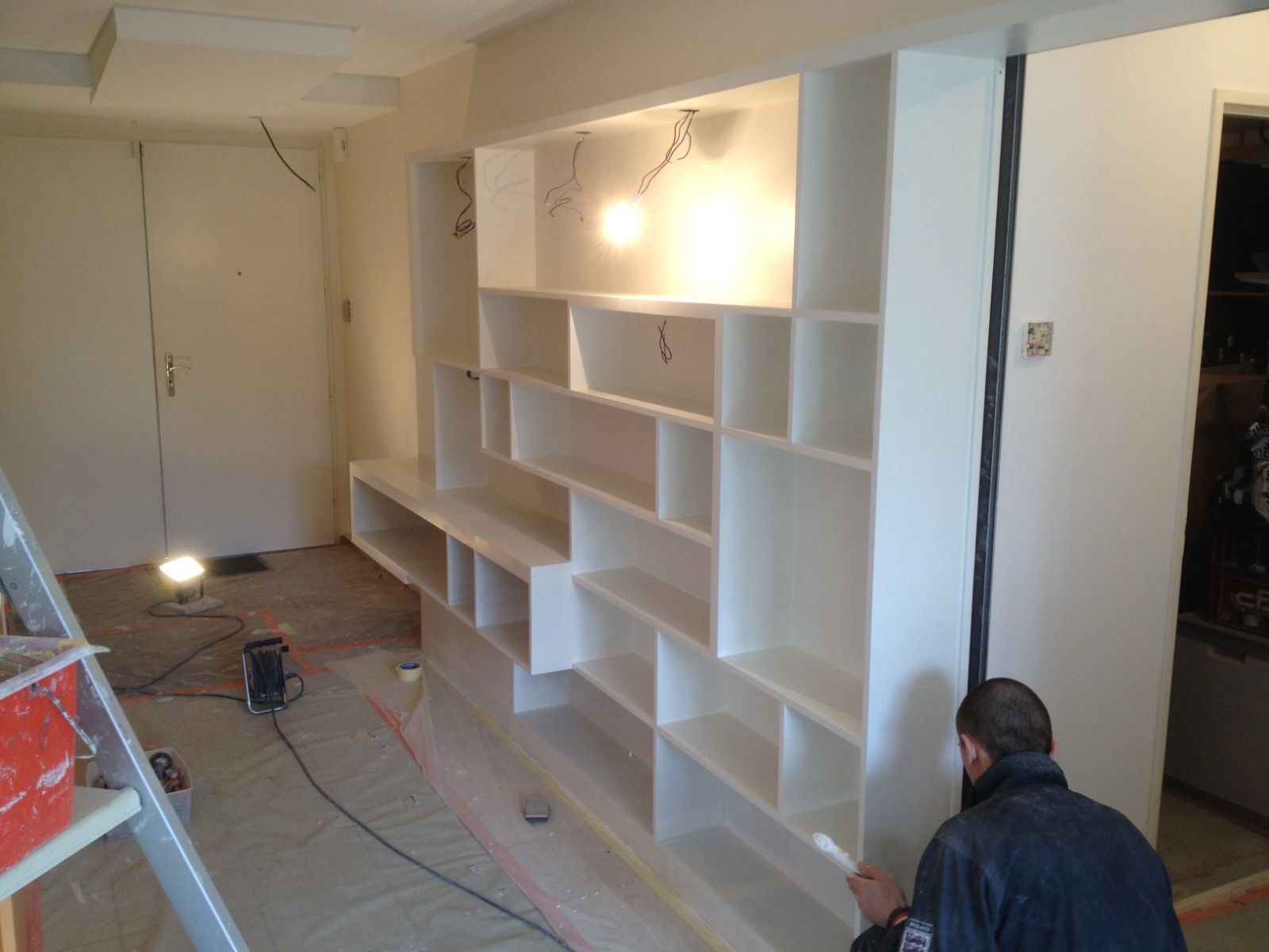 Meuble sur mesure en médium peint en blanc