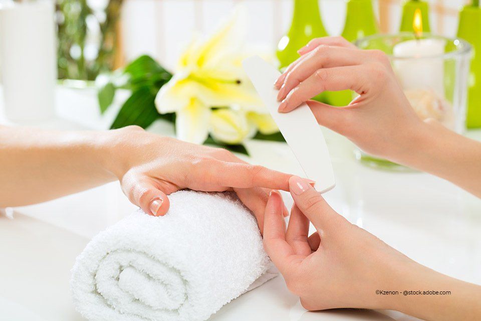 Nägel werden gefeilt