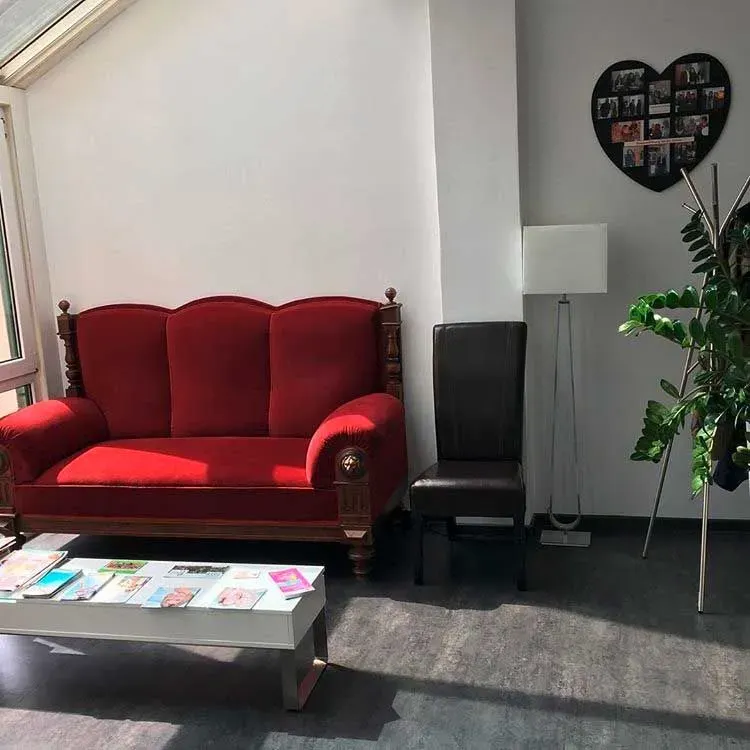 Loungebereich in der Podologiepraxis