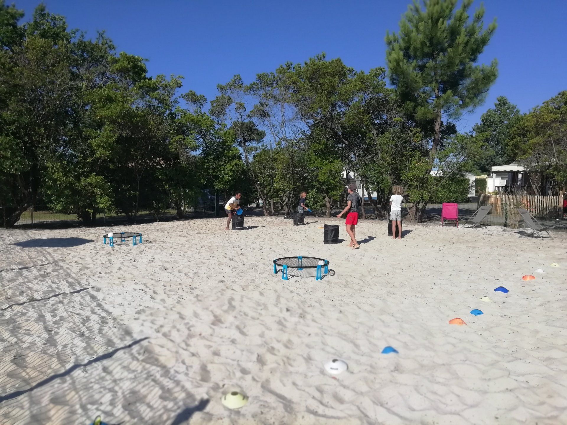 Des personnes qui jouent au  Kan Jam