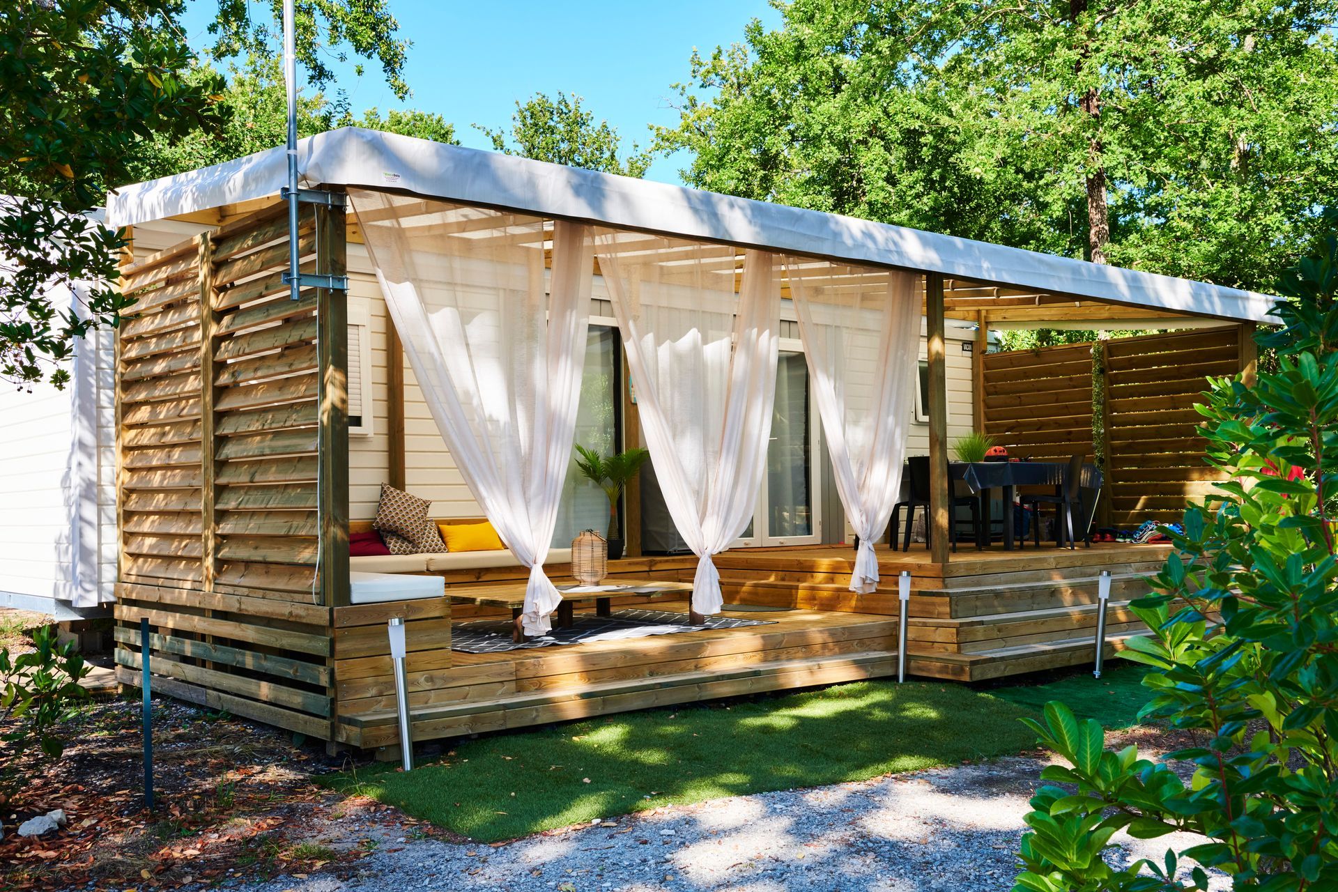 Mobile home avec une terrasse cosy