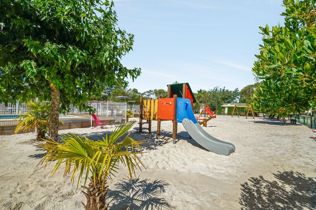 Toboggan dans un parc