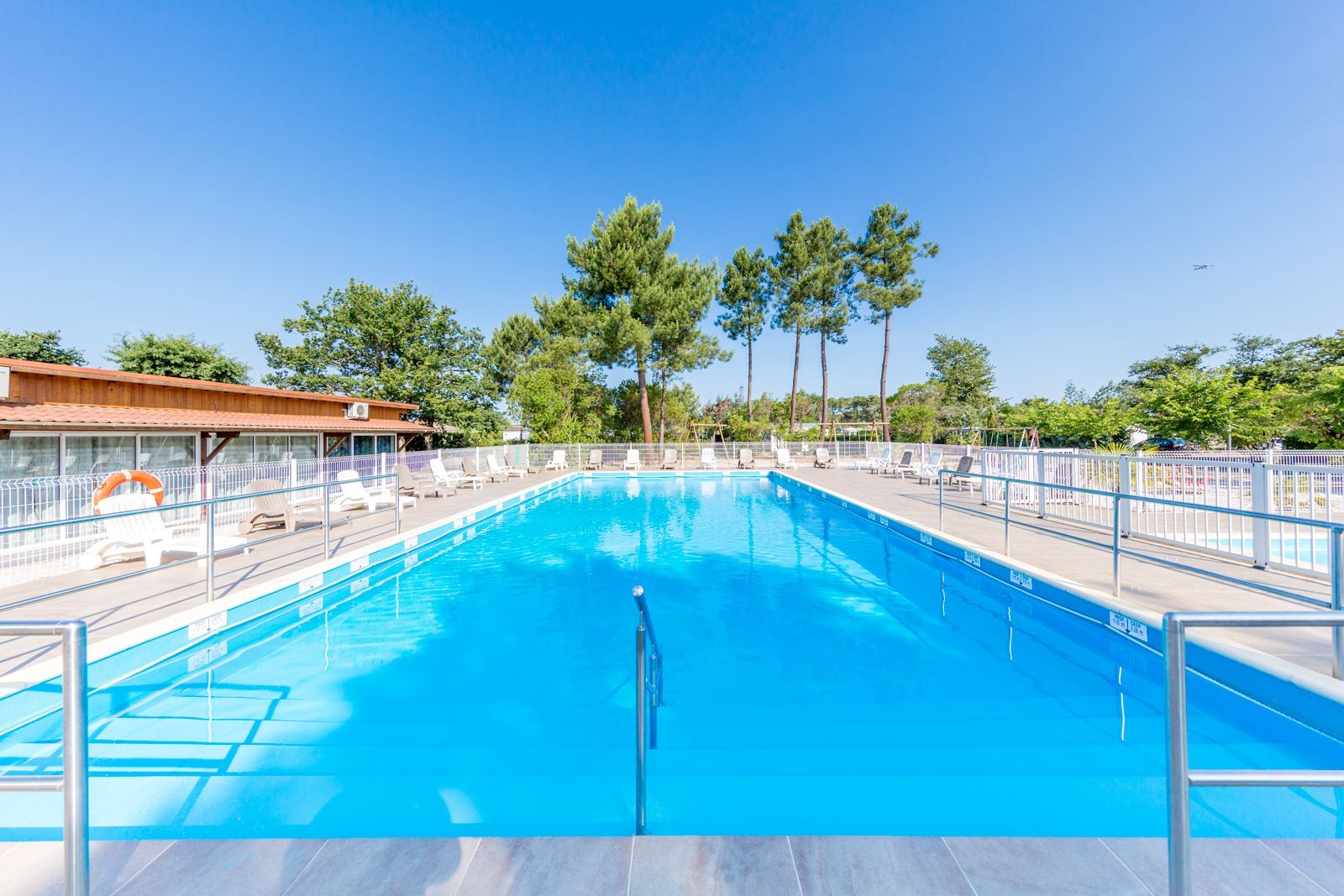 Grande piscine au camping