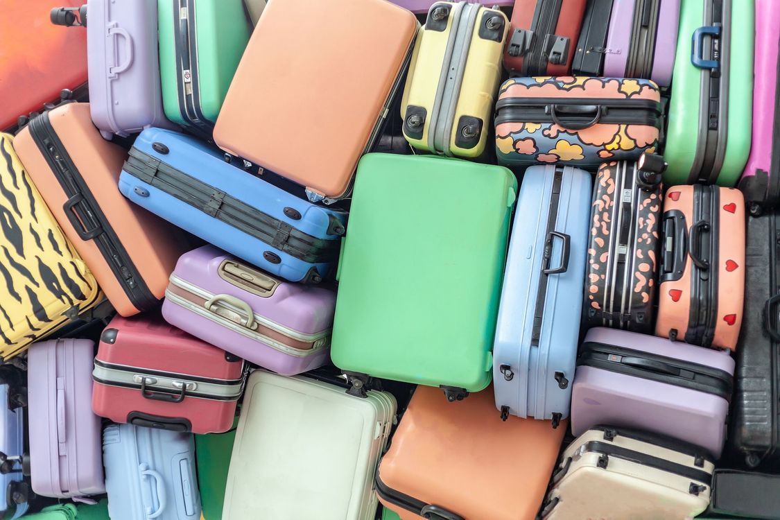 Plein de valises colorées