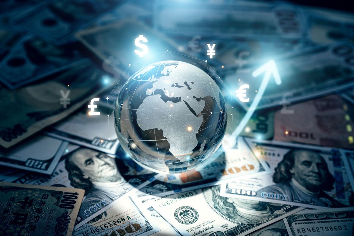 Globe lumineux sur des billets