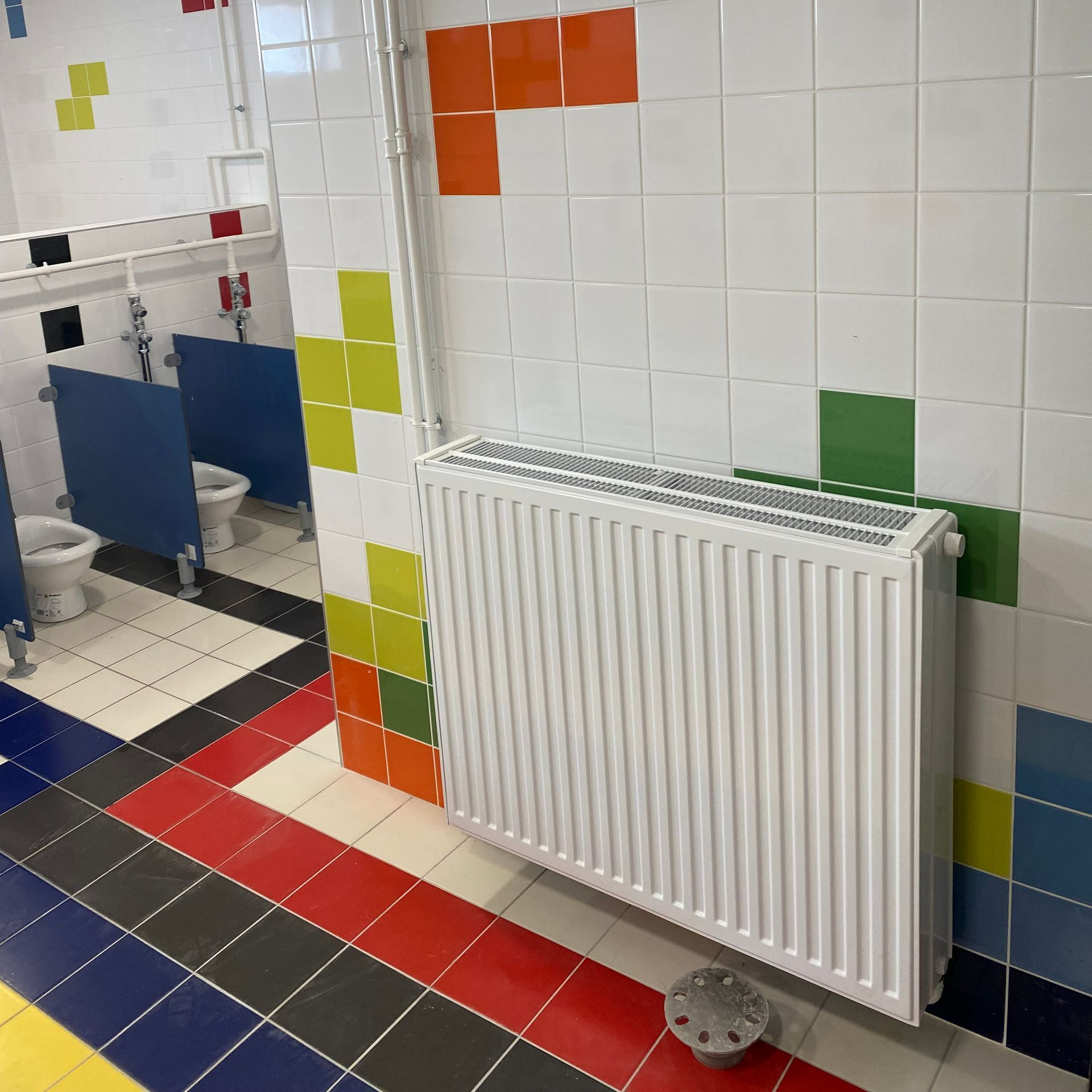 Un chauffage dans des toilettes