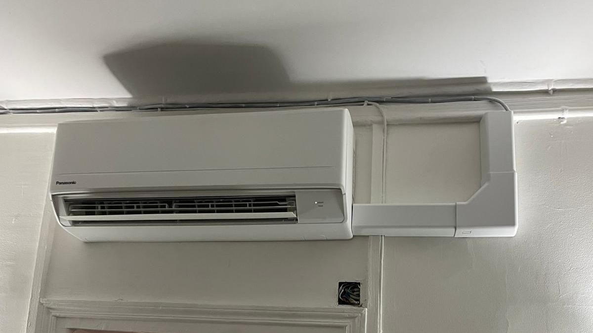 Une climatisation blanche