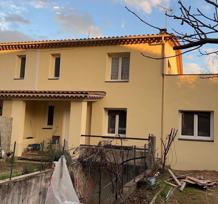 Peinture extérieure colorée