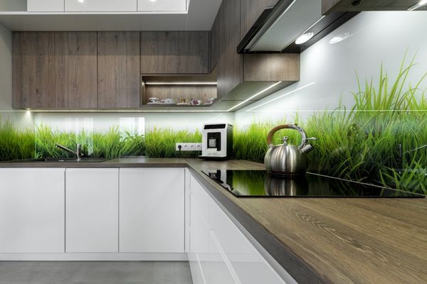 Kabinen aus Glas und Metall