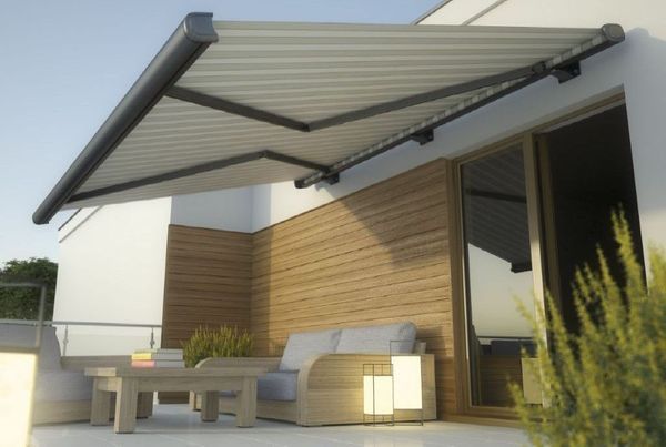 Polläden und Markisen