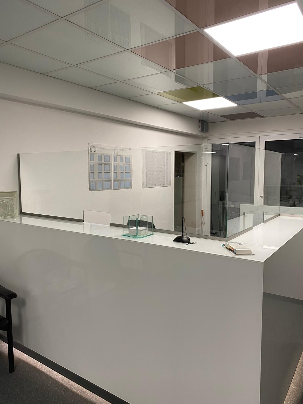 Thekenaufsatz Schutzwand aus Glas