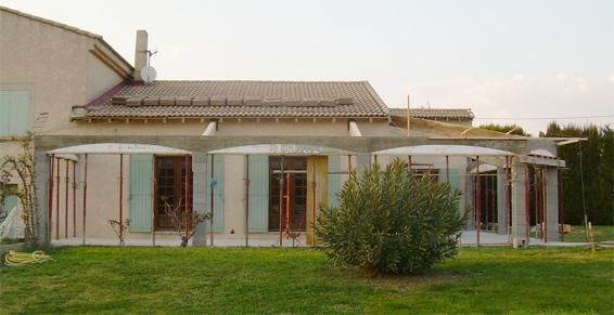 Création de terrasse au bord d'un grand jardin