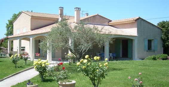 Agrandissement de maison avec une grand terrasse couverte