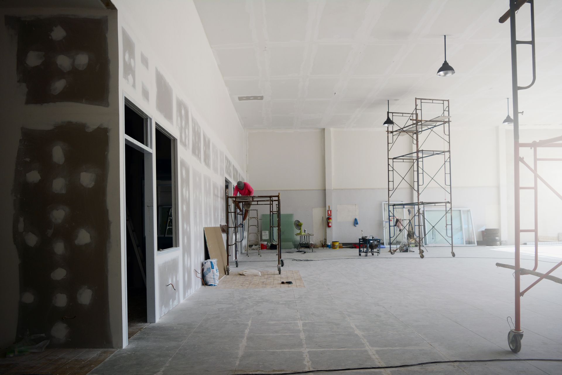 Une grande pièce en cours de rénovation