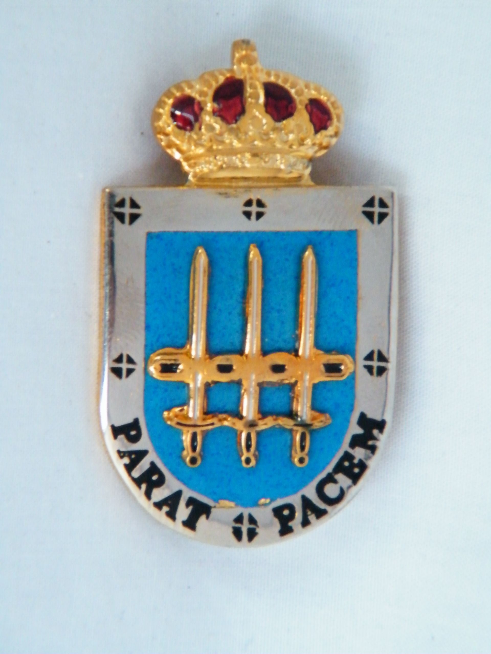 Una insignia que dice parat pacem