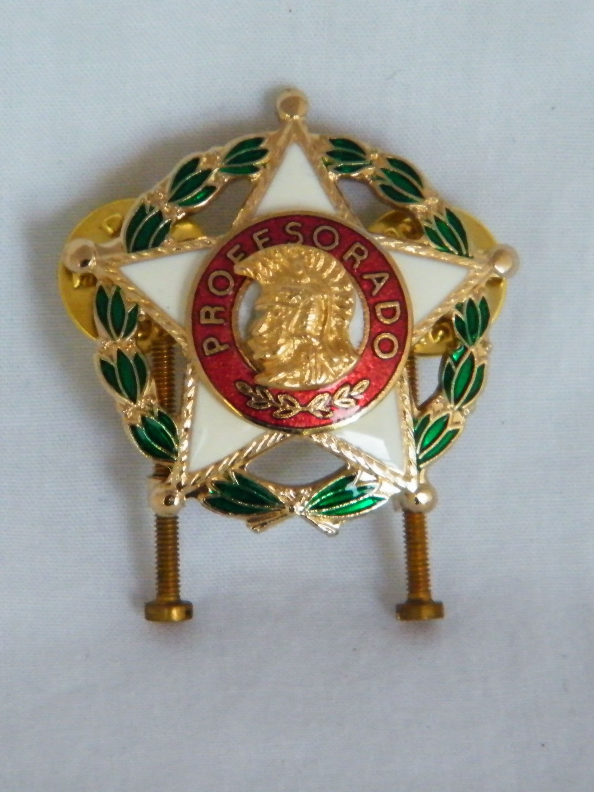 Una insignia que dice 