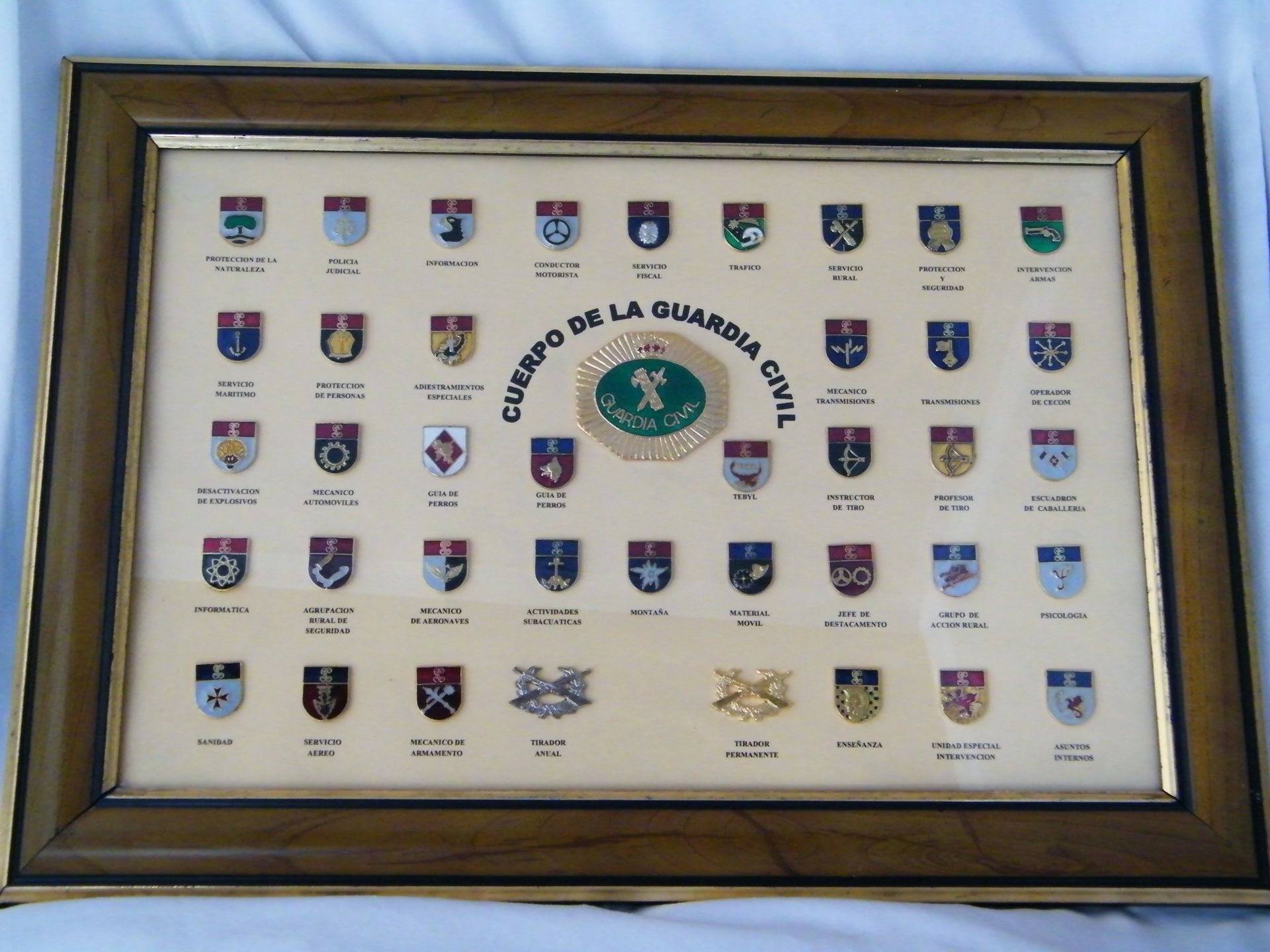 A framed display of cuerpo de la guardia civil